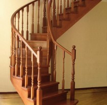 Маршевая деревянная лестница на тетивах из дуба 169