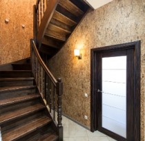 Лестница классическая, закрытая с подступенками цена